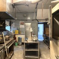 福岡県直方市須崎町の売買物件/厨房内は大分渋いので、使用するには手直しが必要です。