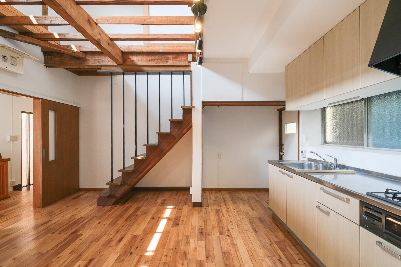 福岡市中央区谷の賃貸物件/階段横は冷蔵庫スペースに。