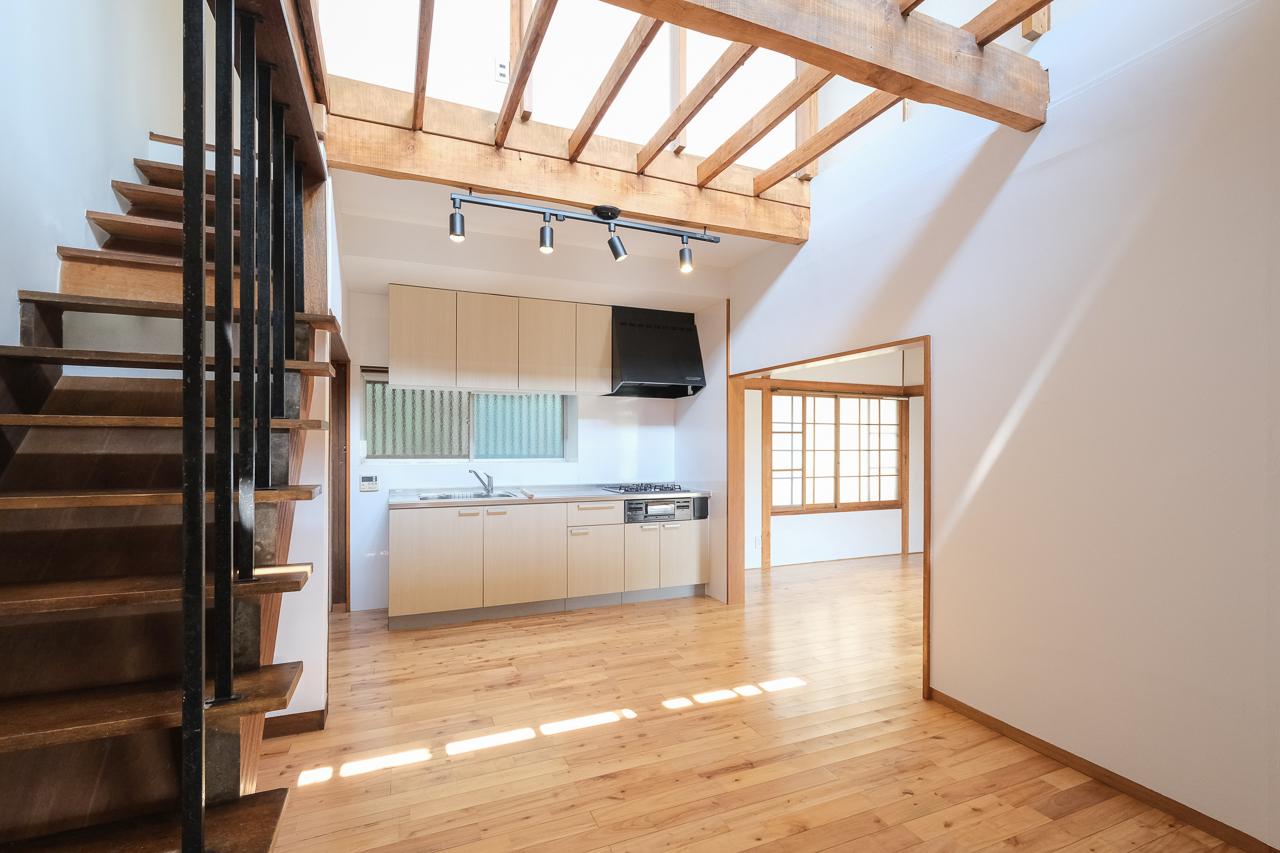 福岡市中央区谷の賃貸物件/ここ、もともと真っ暗だったんです。だから、2階抜きました。