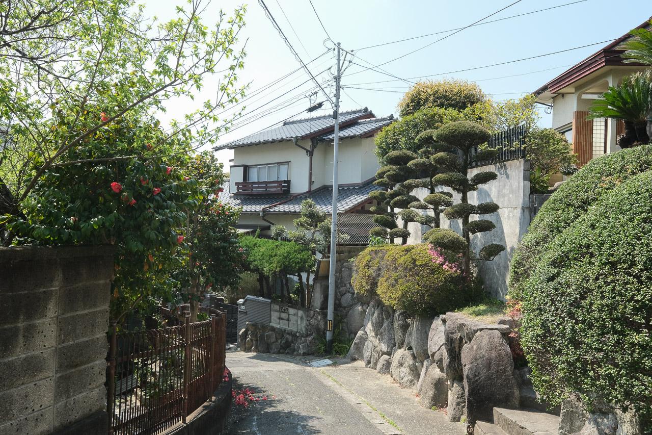 福岡市中央区谷の賃貸物件/前面道路。入り口の狭さを侮るなかれ。