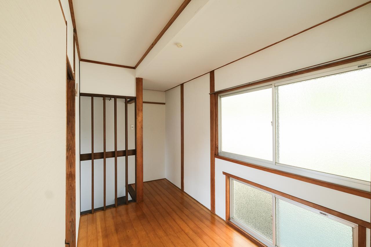 福岡市中央区谷の賃貸物件/階段を上がった先の廊下。