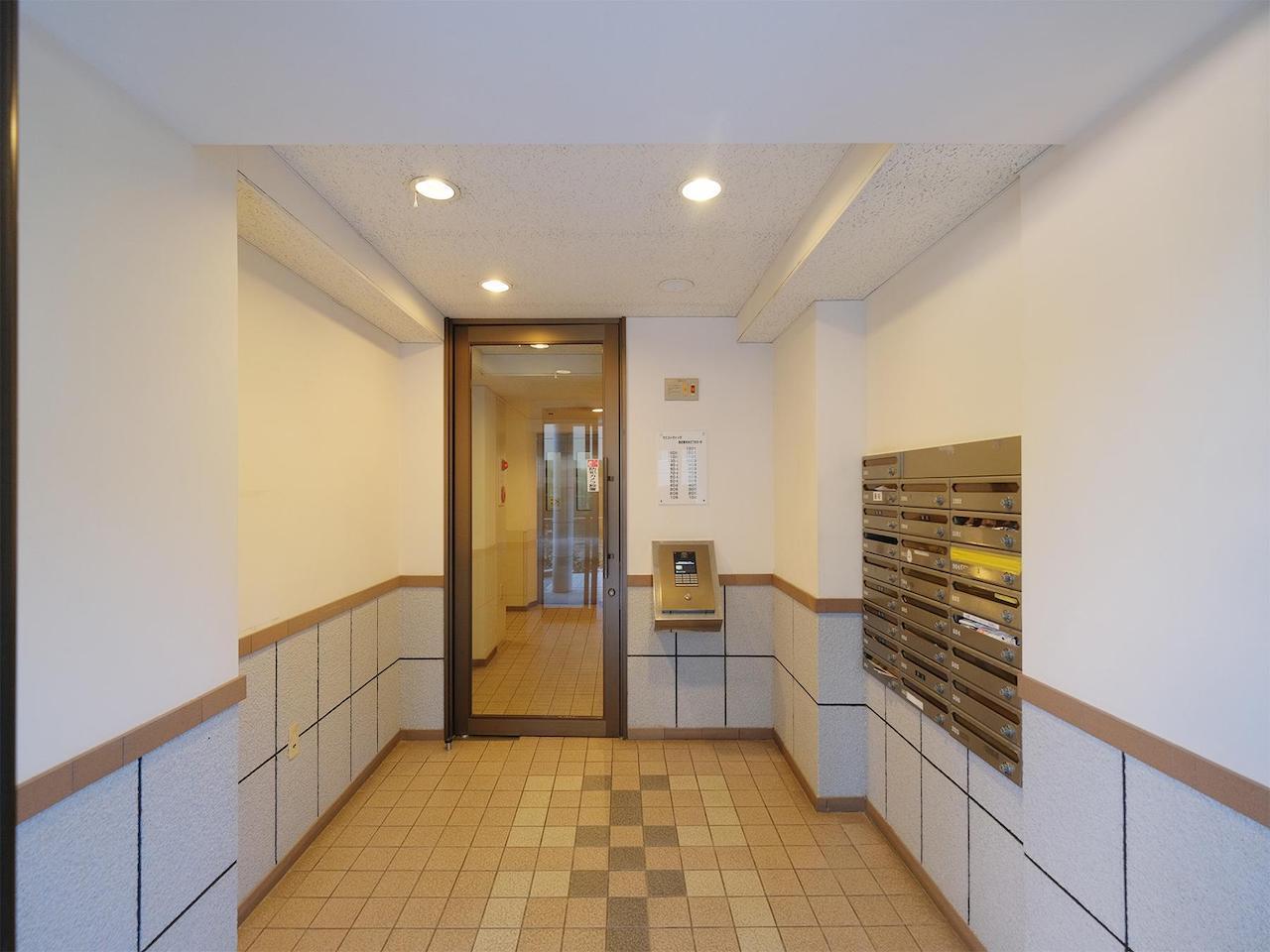 福岡市西区愛宕浜の売買物件/入口。築年数を感じさせない清潔感。