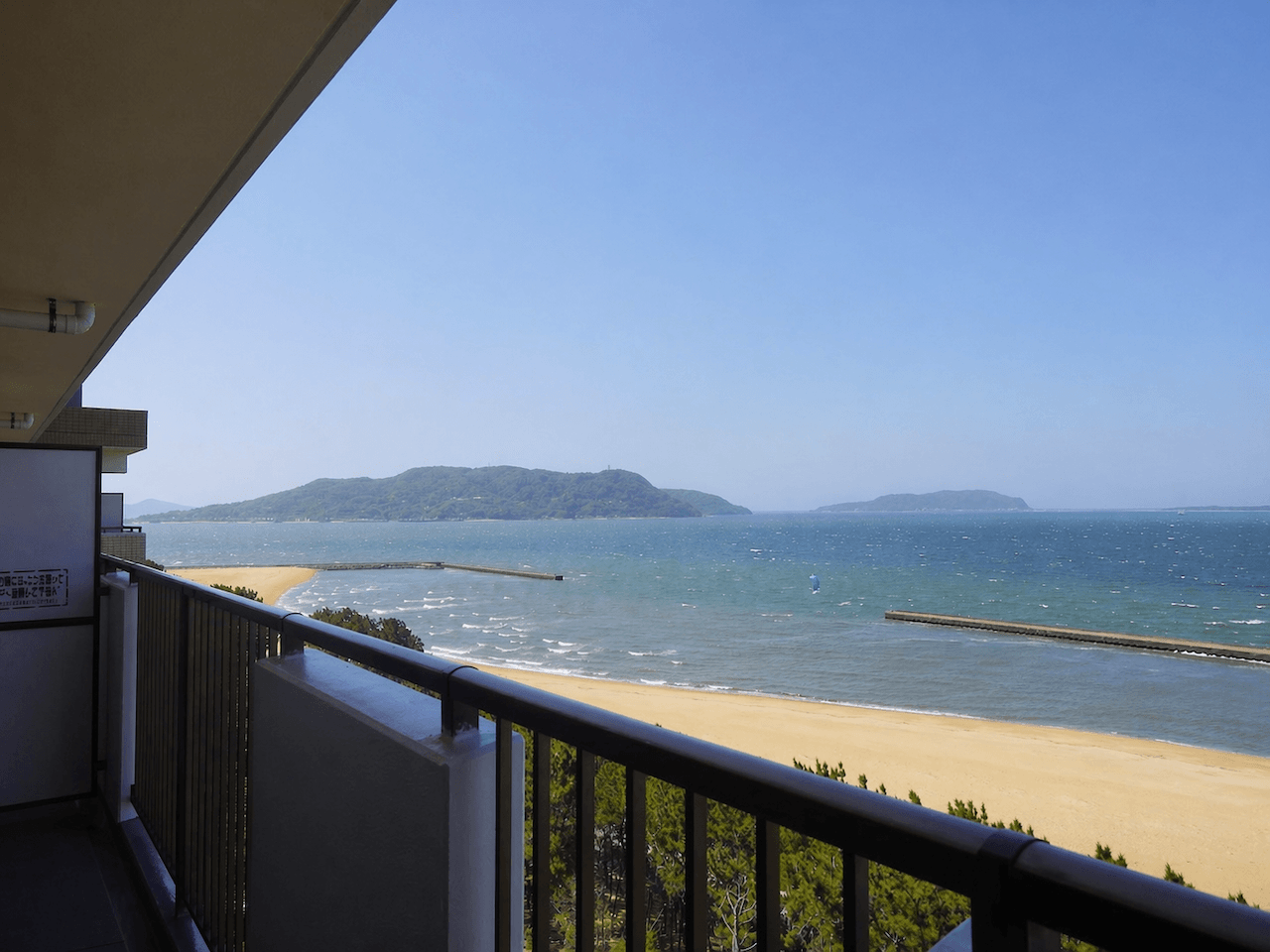 福岡市西区愛宕浜の売買物件/海までこの距離。博多湾の朝焼けや夕景を、日常の中で楽しめます。