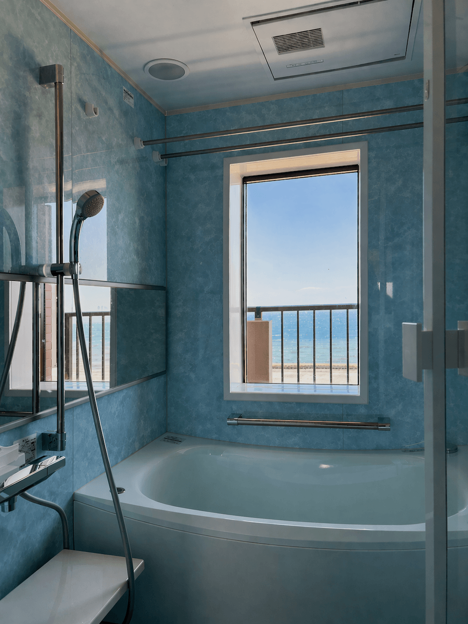 福岡市西区愛宕浜の売買物件/お風呂。オーシャンビューに加えてジャグジー付き。これは特別な時間になりそう。