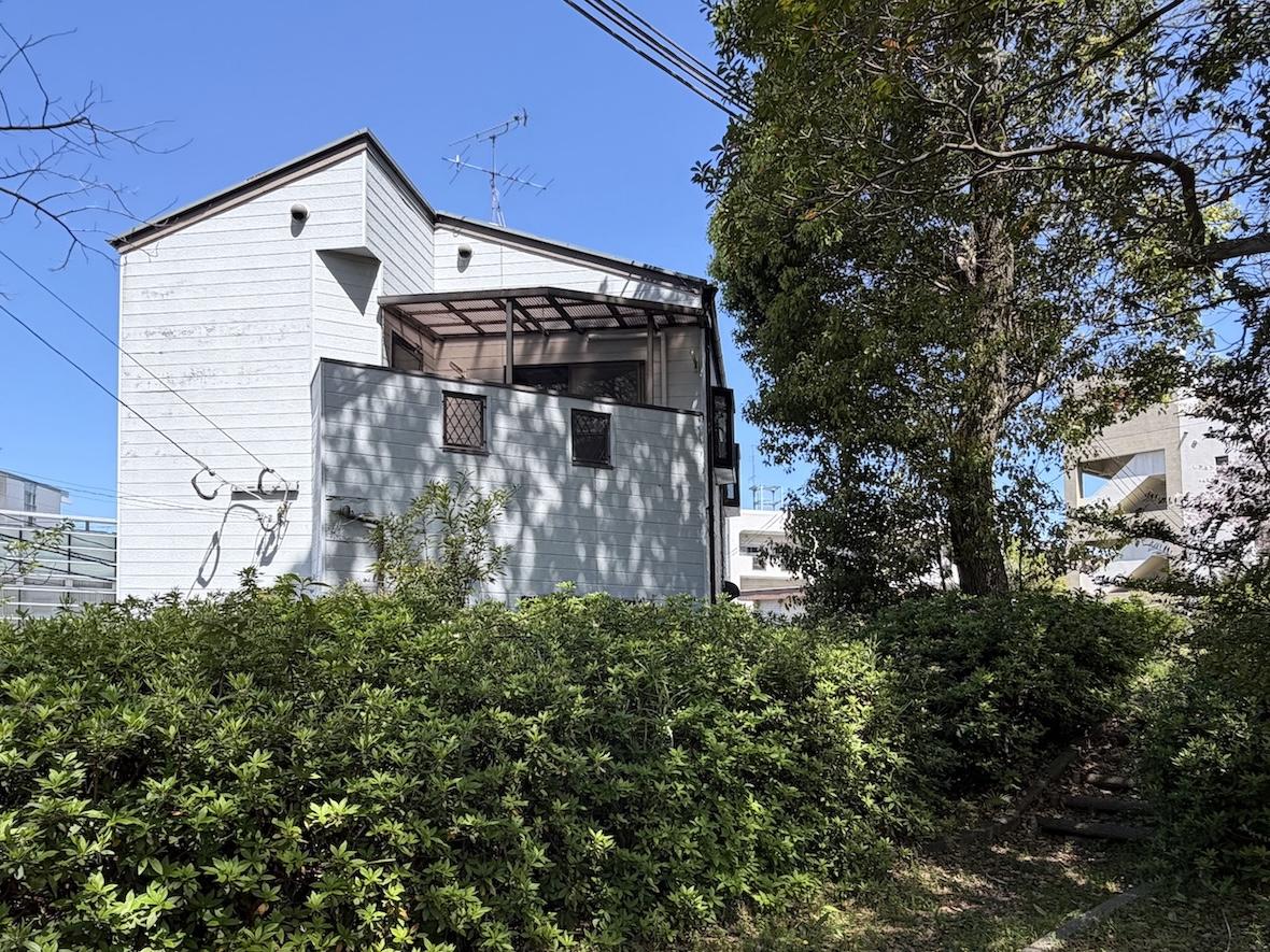 福岡市中央区小笹の賃貸物件/この距離感。もう緑地はあなたのもの（市の管理の緑地のため、BBQや家庭菜園はできません。）