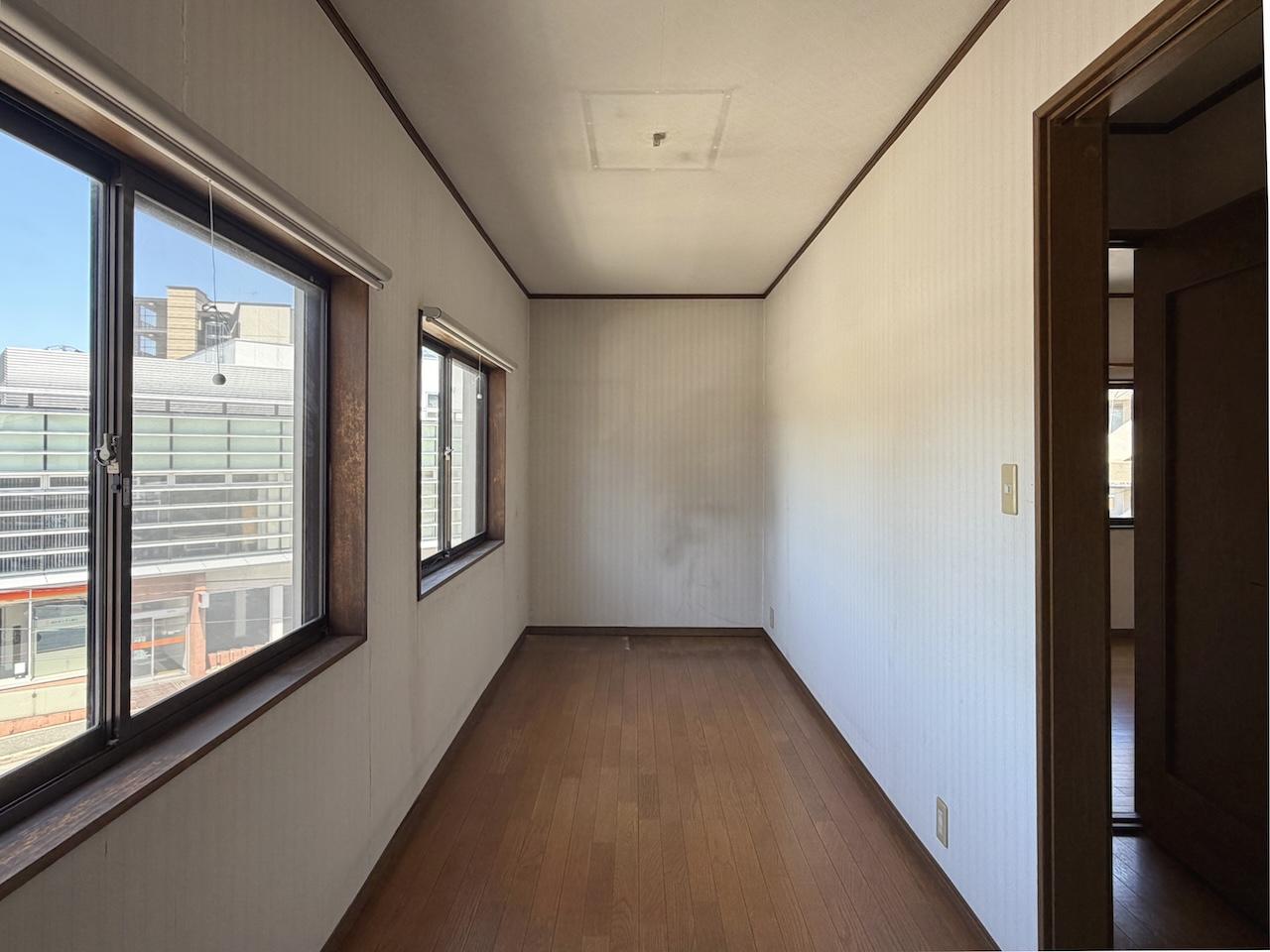 福岡市中央区小笹の賃貸物件/住居区画：3階洋室3。面白い細さのお部屋。