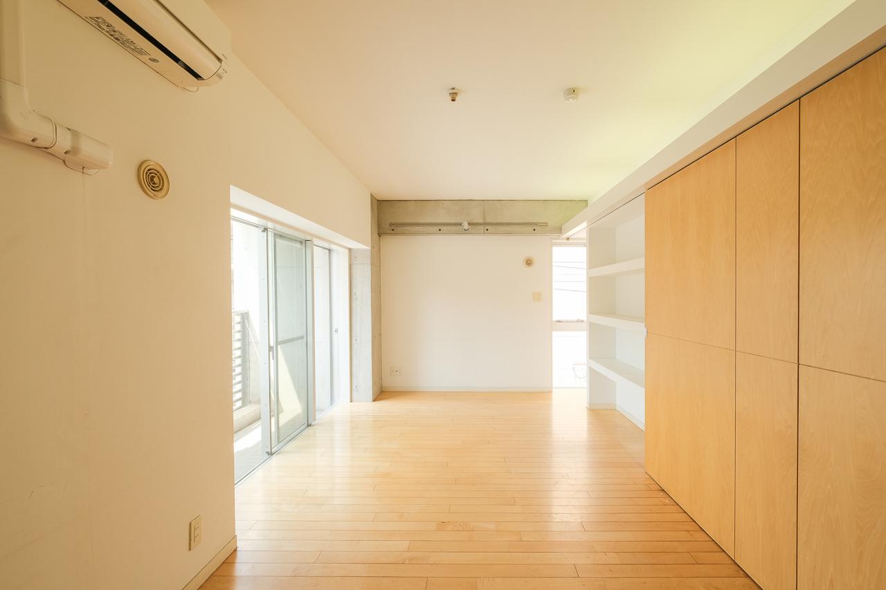 福岡市中央区薬院の賃貸物件/反対側は白壁です。