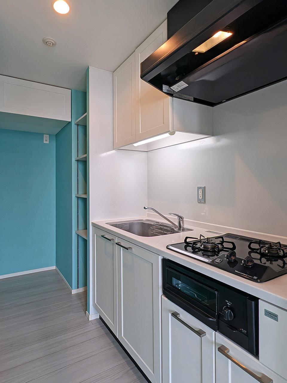 福岡市博多区東比恵の賃貸物件/広いキッチンは2口コンロ付き。