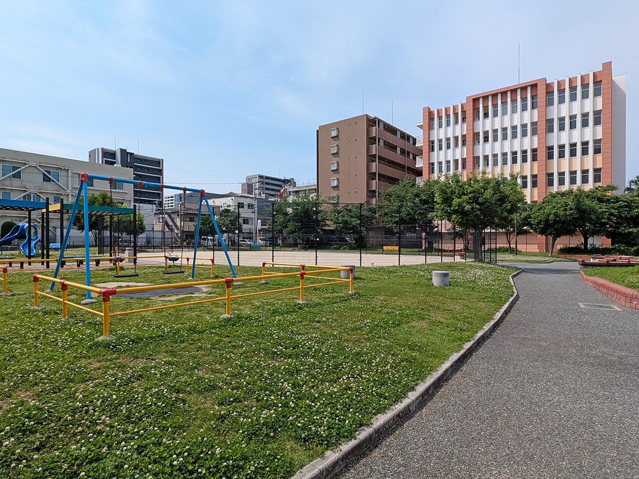 福岡市博多区東比恵の賃貸物件/建物のお隣は公園です。
