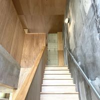北九州市⼩倉南区志徳の賃貸物件/1Fから2Fを見上げた様子。