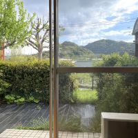 北九州市⼩倉南区志徳の賃貸物件/専用庭の先には山々が眺められる贅沢景色です。