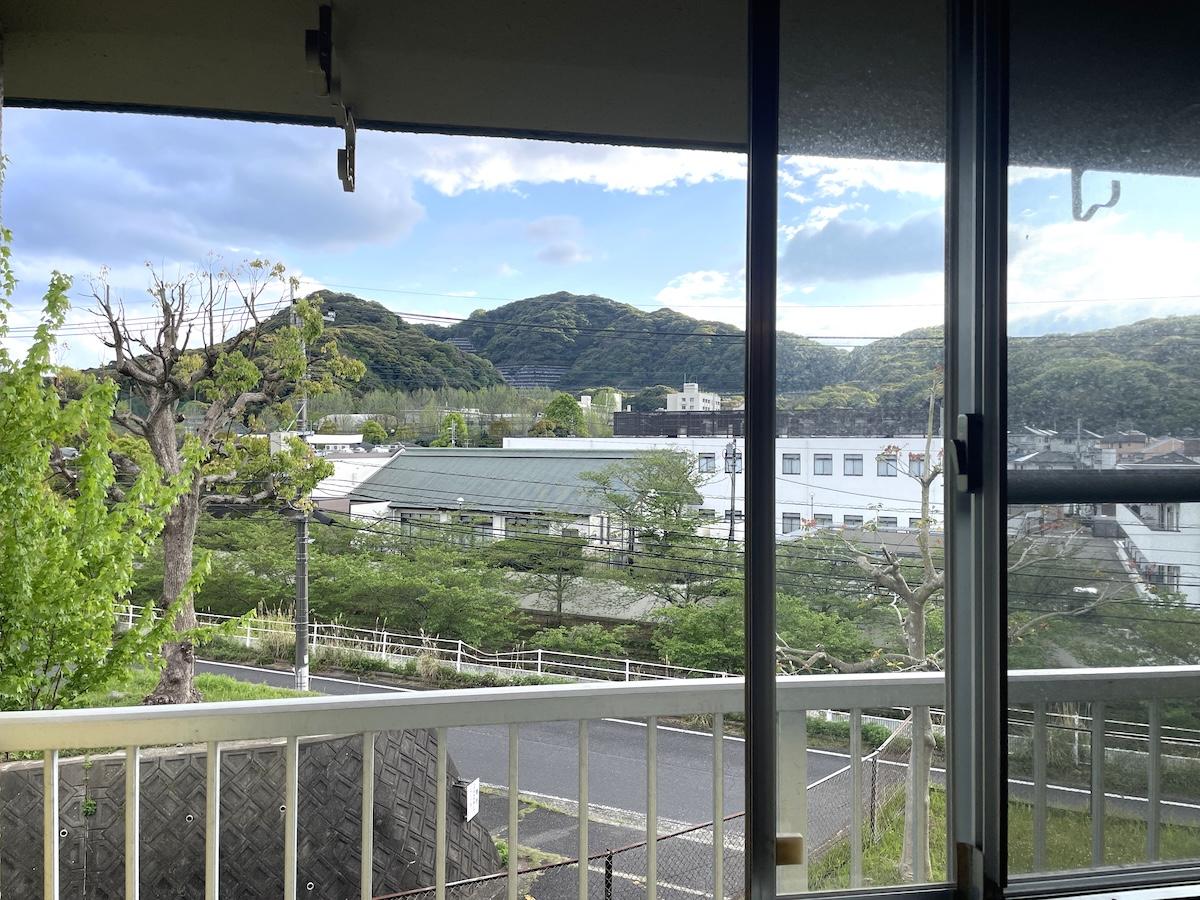 北九州市⼩倉南区志徳の賃貸物件/2Fからの眺め。山々が見えます。