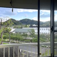 北九州市⼩倉南区志徳の賃貸物件/2Fからの眺め。山々が見えます。
