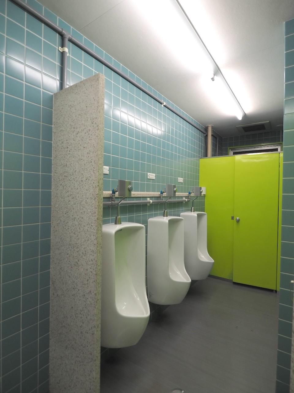 福岡市中央区清川の賃貸物件/共用部のお手洗いは男女別になっています。