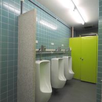 福岡市中央区清川の賃貸物件/共用部のお手洗いは男女別になっています。