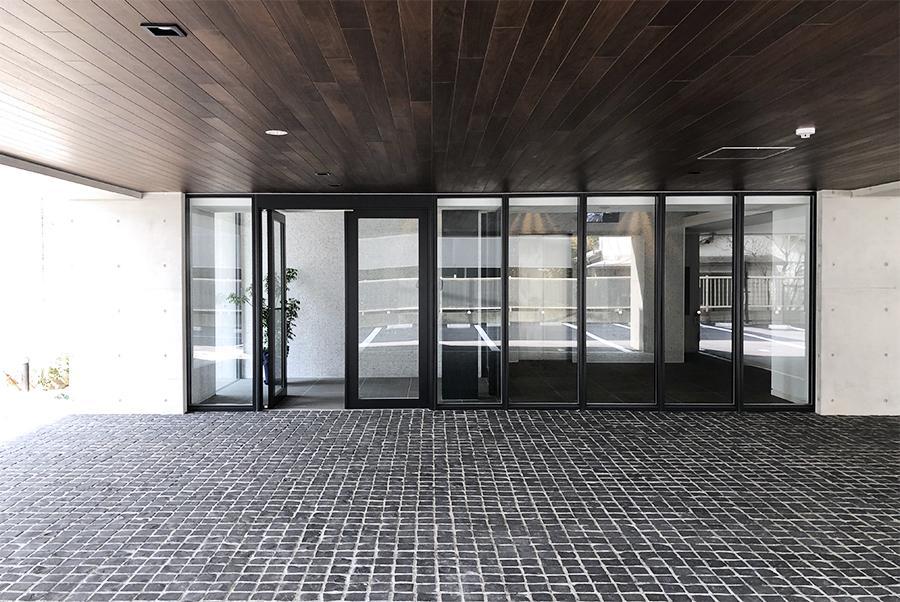 福岡市東区水谷の賃貸物件/アプローチは外観と一転、表情を感じる印象。