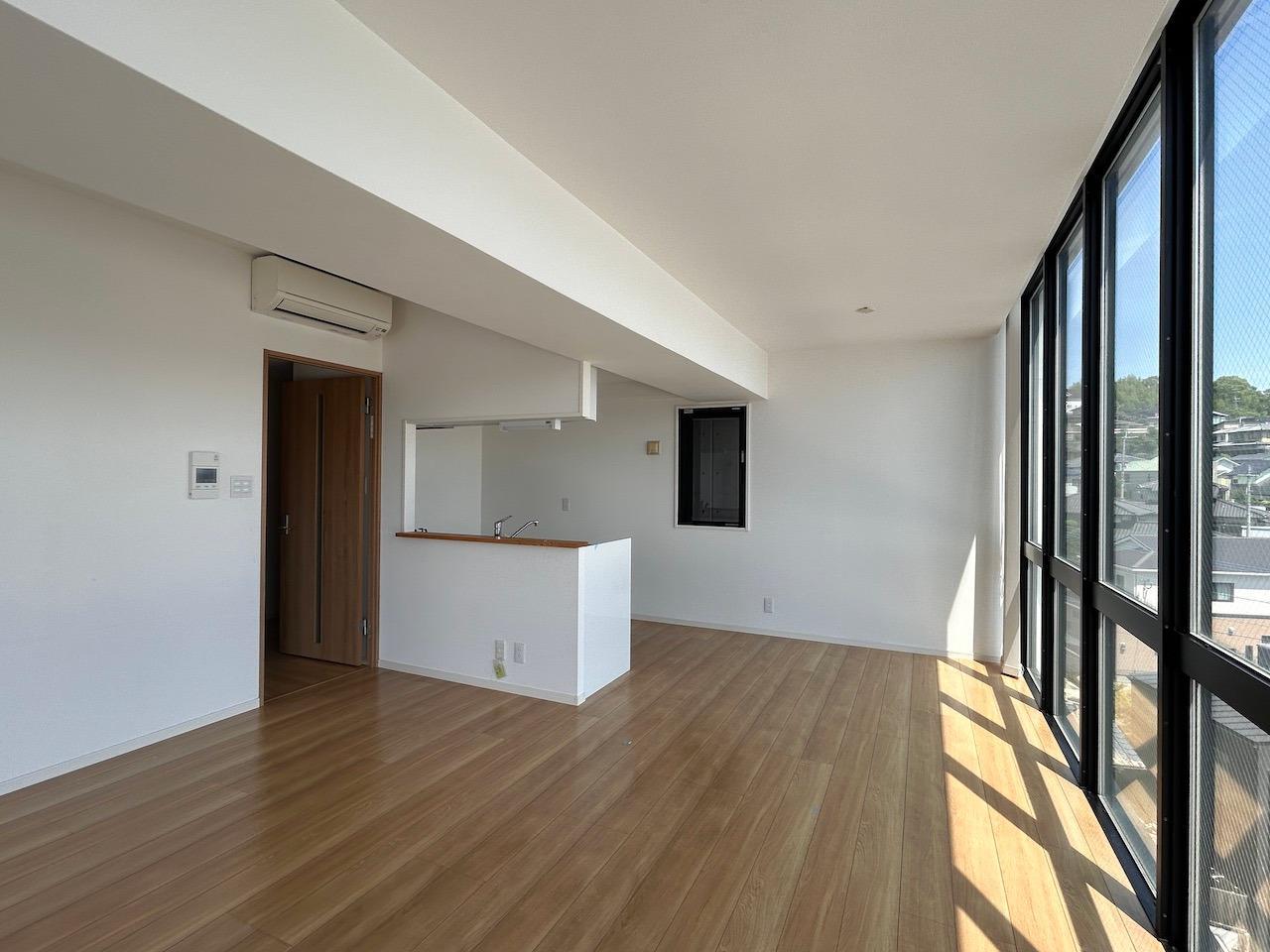 福岡市東区水谷の賃貸物件/内装はシンプルな明るい木目のフローリングです。
