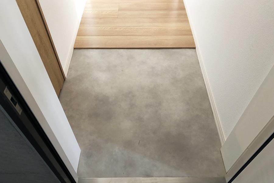 福岡市東区水谷の賃貸物件/土間風の玄関。