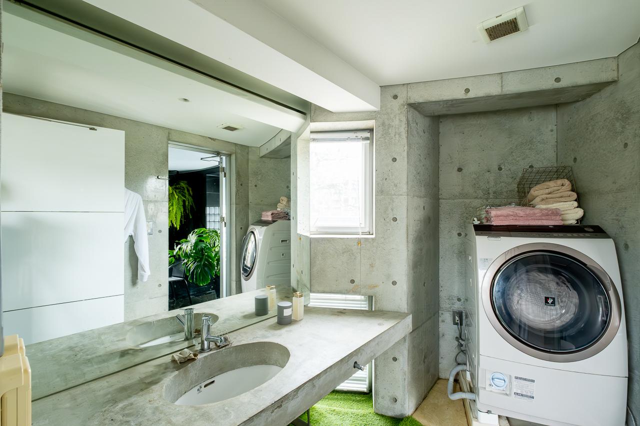 福岡市中央区六本松の賃貸物件/洗面所も一貫して素敵。