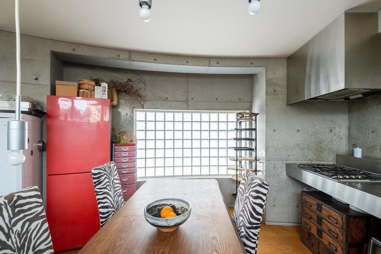 福岡市中央区六本松の賃貸物件/ガラスブロック越しのやわらかい光。