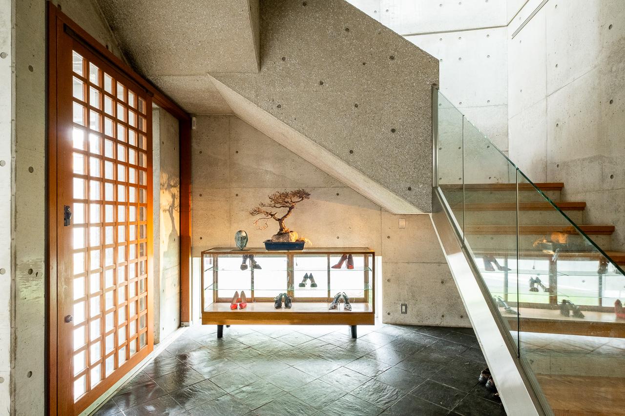 福岡市中央区六本松の賃貸物件/そしてここが玄関。靴箱も框もない、この潔さ。