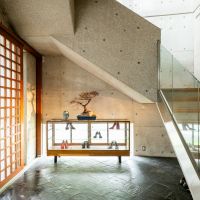 福岡市中央区六本松の賃貸物件/そしてここが玄関。靴箱も框もない、この潔さ。