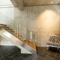 福岡市中央区六本松の賃貸物件/玄関を開けると目の前に階段。