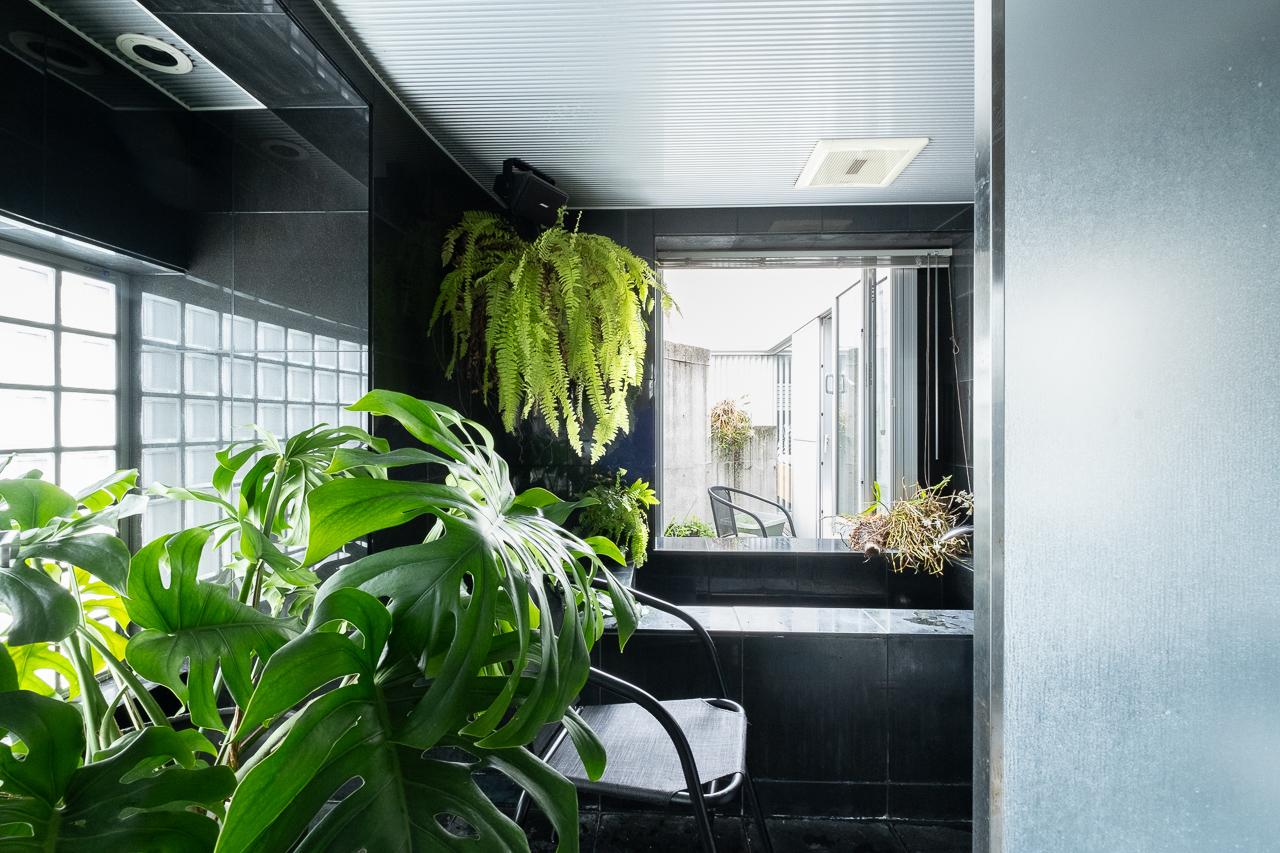 福岡市中央区六本松の賃貸物件/なんだこの素敵なお風呂。3階に持ってきたこの配置がいい。バルコニーに面していて、光も風も気持ちいい。