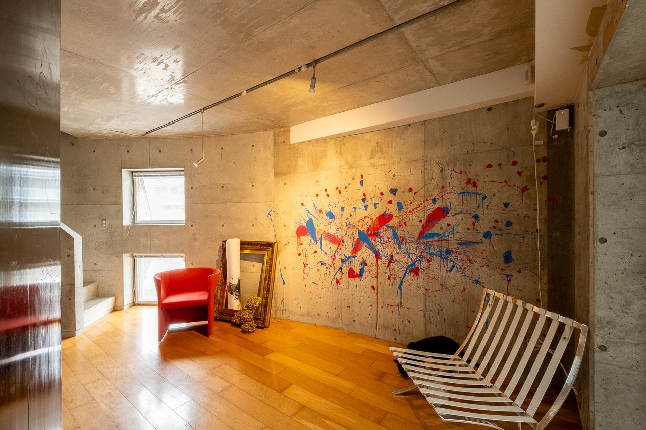 福岡市中央区六本松の賃貸物件/ステップの先にはちょっとした展示スペースが。来客スペースにもよさそう。