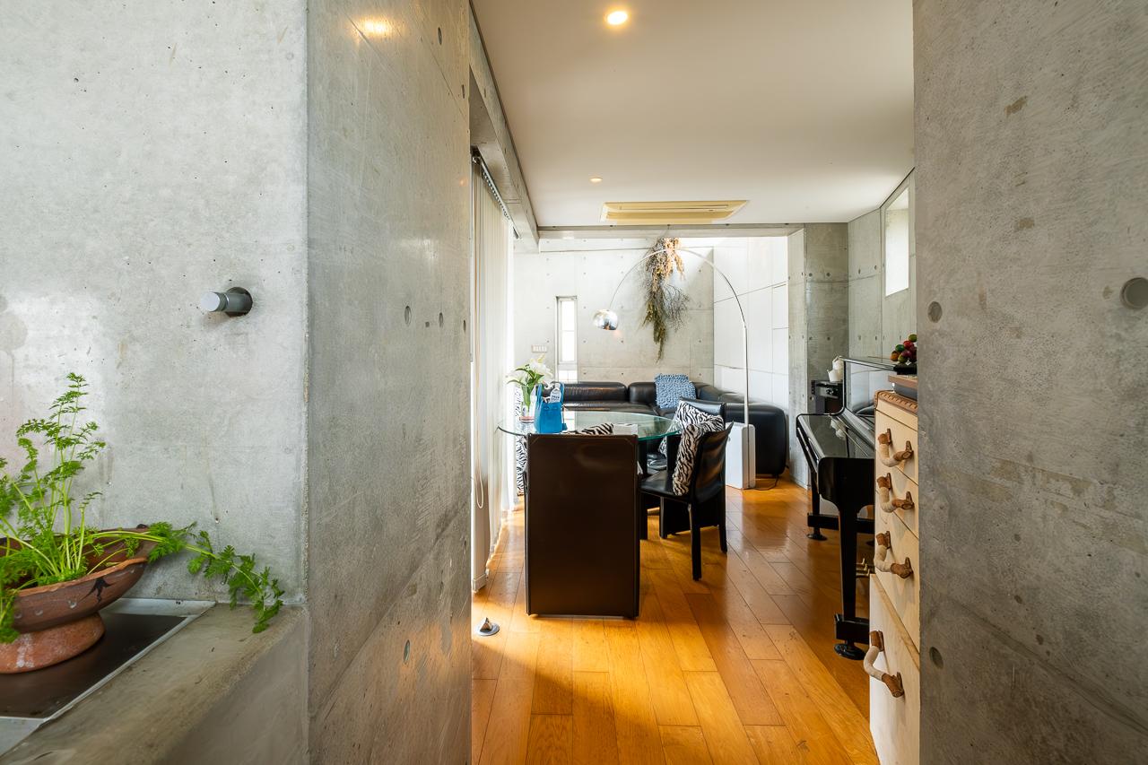 福岡市中央区六本松の賃貸物件/キッチン側から見た様子。