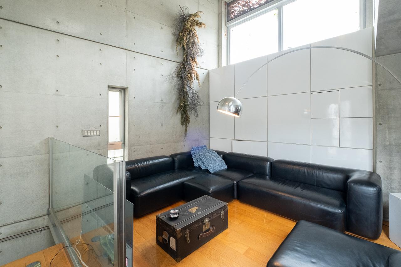 福岡市中央区六本松の賃貸物件/コンクリートと光、このバランス。