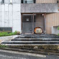 福岡市中央区六本松の賃貸物件/通りにぽんと現れる、この存在感。