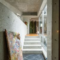 福岡市中央区六本松の賃貸物件/反対側には、数段のステップ。