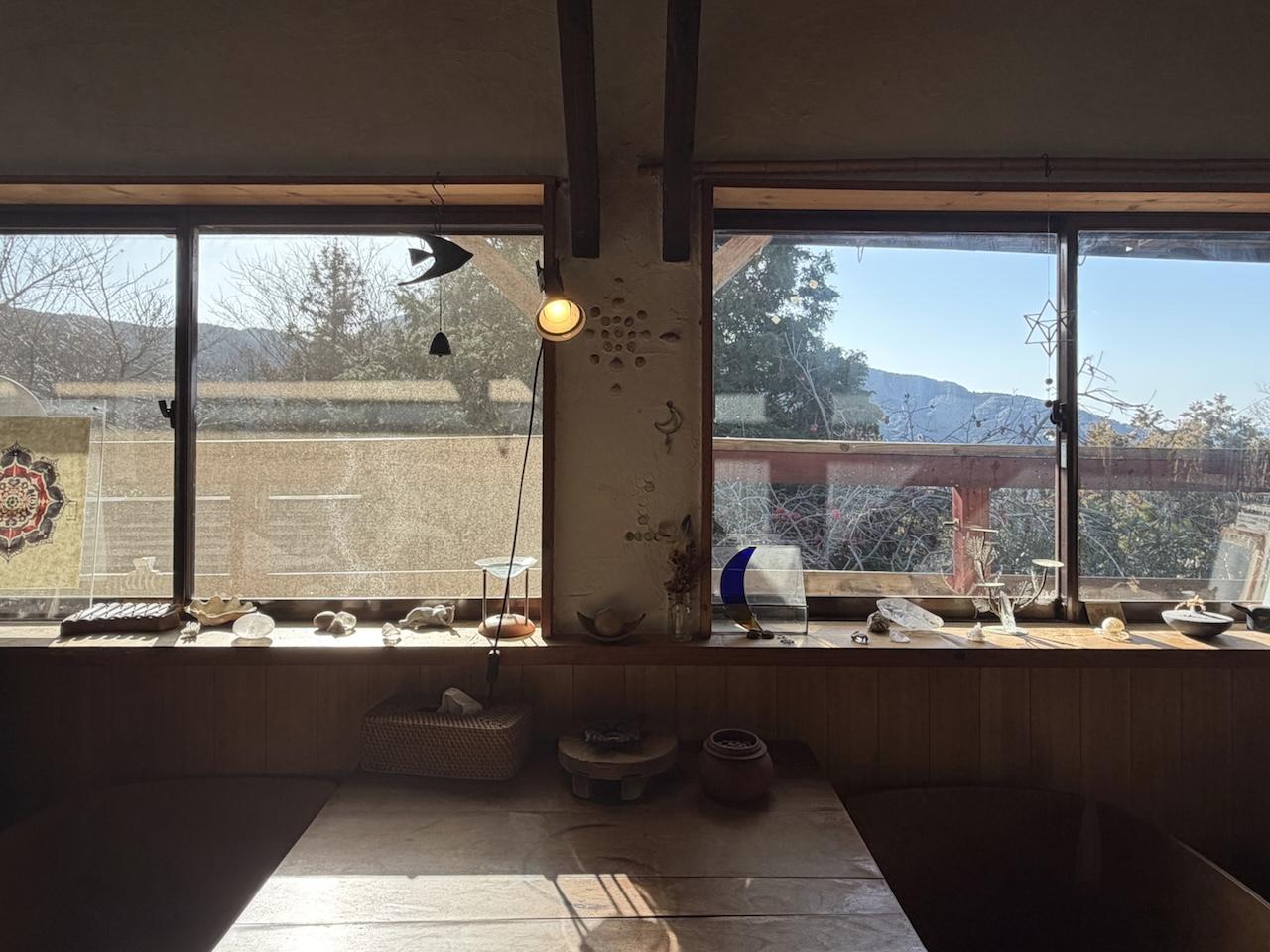 糸島市二丈吉井の売買物件/まるでカフェのような室内。