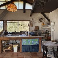 糸島市二丈吉井の売買物件/キッチン窓から緑見えます。