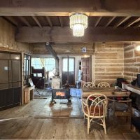 糸島市二丈吉井の売買物件/中心には、暖炉があります。