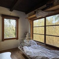 糸島市二丈吉井の売買物件/1階洋室2。窓が可愛い。