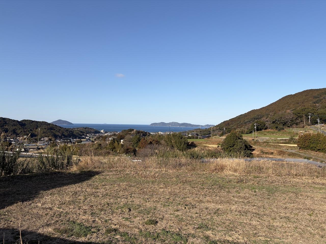 糸島市二丈吉井の売買物件/物件に向かう途中ふと横を見ると、海が見えました。