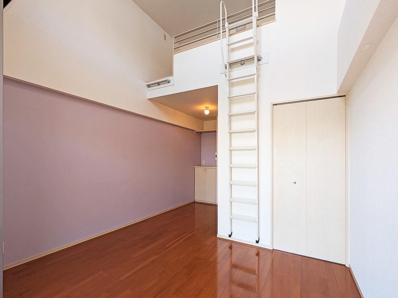 福岡市中央区今泉の賃貸物件/ピンクのアクセントクロス。まるで桜色。