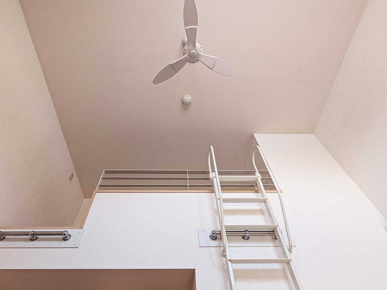 福岡市中央区今泉の賃貸物件/高い天井は最上階の特権。