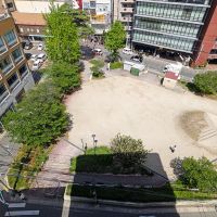 福岡市中央区今泉の賃貸物件/行き交う人を眺めつつまったりと。平日の昼間は意外と人通り少なめ。