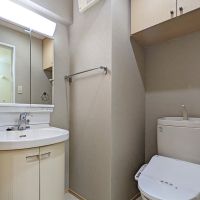福岡市中央区今泉の賃貸物件/洗面脱衣所とお手洗いは、一つのスペースです。