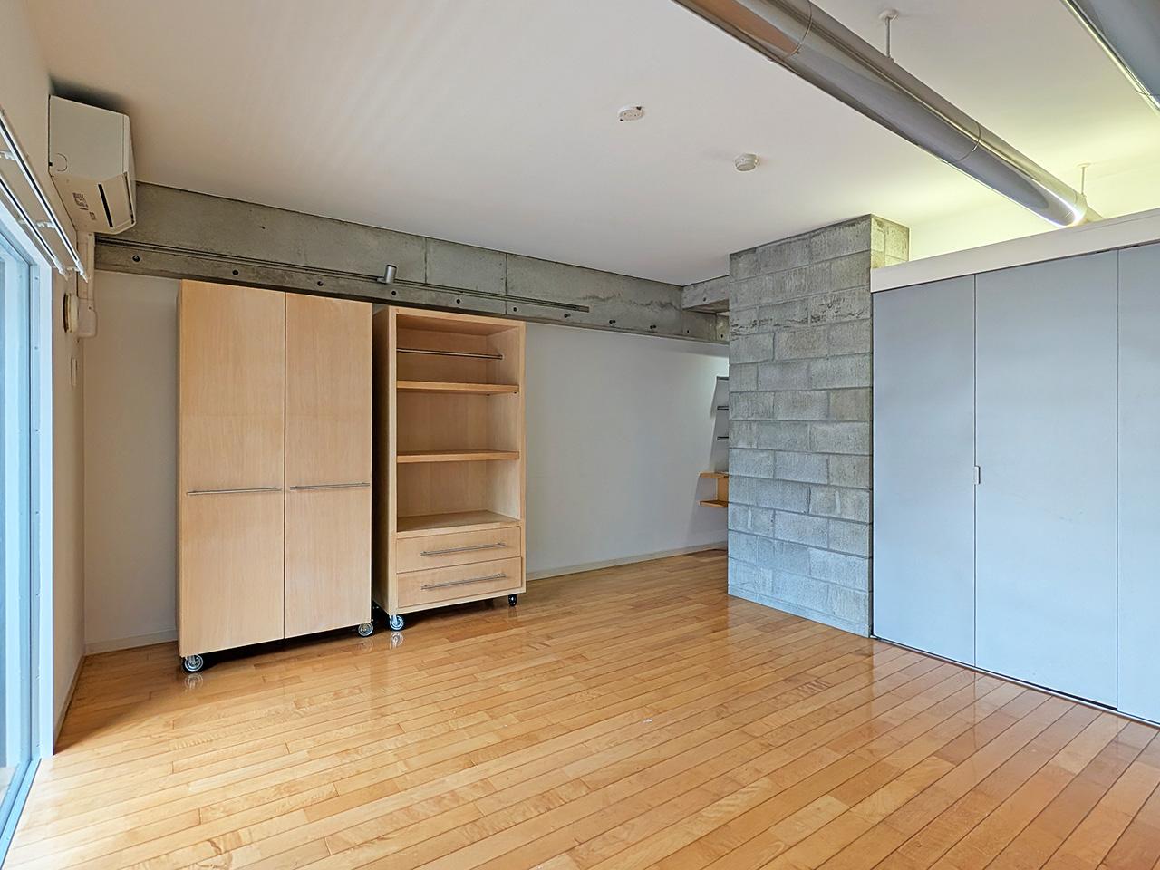 福岡市中央区薬院の賃貸物件/コンクリートブロックの壁がクール。