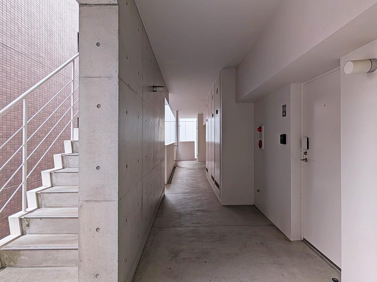 福岡市中央区薬院の賃貸物件/シンプルだけどスタイリッシュな共用部。