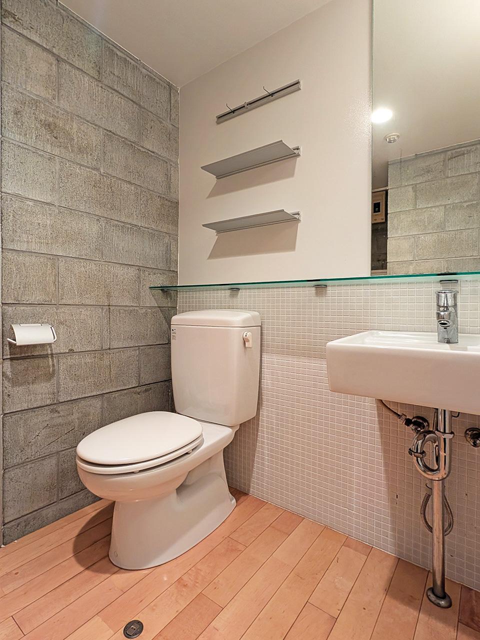 福岡市中央区薬院の賃貸物件/洗面、トイレ、脱衣所は同じスペースにまとまっています。