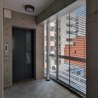 福岡市中央区薬院の賃貸物件/ルーバーデザインは建物全体に。