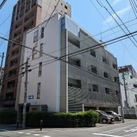 福岡市中央区薬院の賃貸物件/外観。近くにはコンビニや公園があり、生活の利便性も◎。