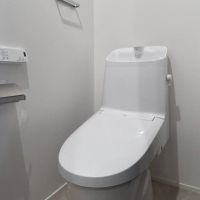 福岡市西区豊浜の賃貸物件/温水洗浄機能付きのトイレ。