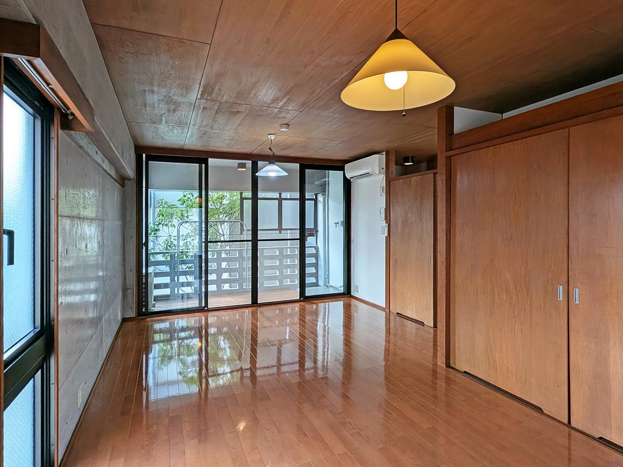 福岡市東区馬出の賃貸物件/木質&times;コンクリに囲まれたお部屋。