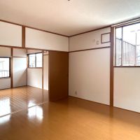 福岡市城南区田島の賃貸物件/2階は洋室は二つ。スライドドアを開けて広い洋室にも。
